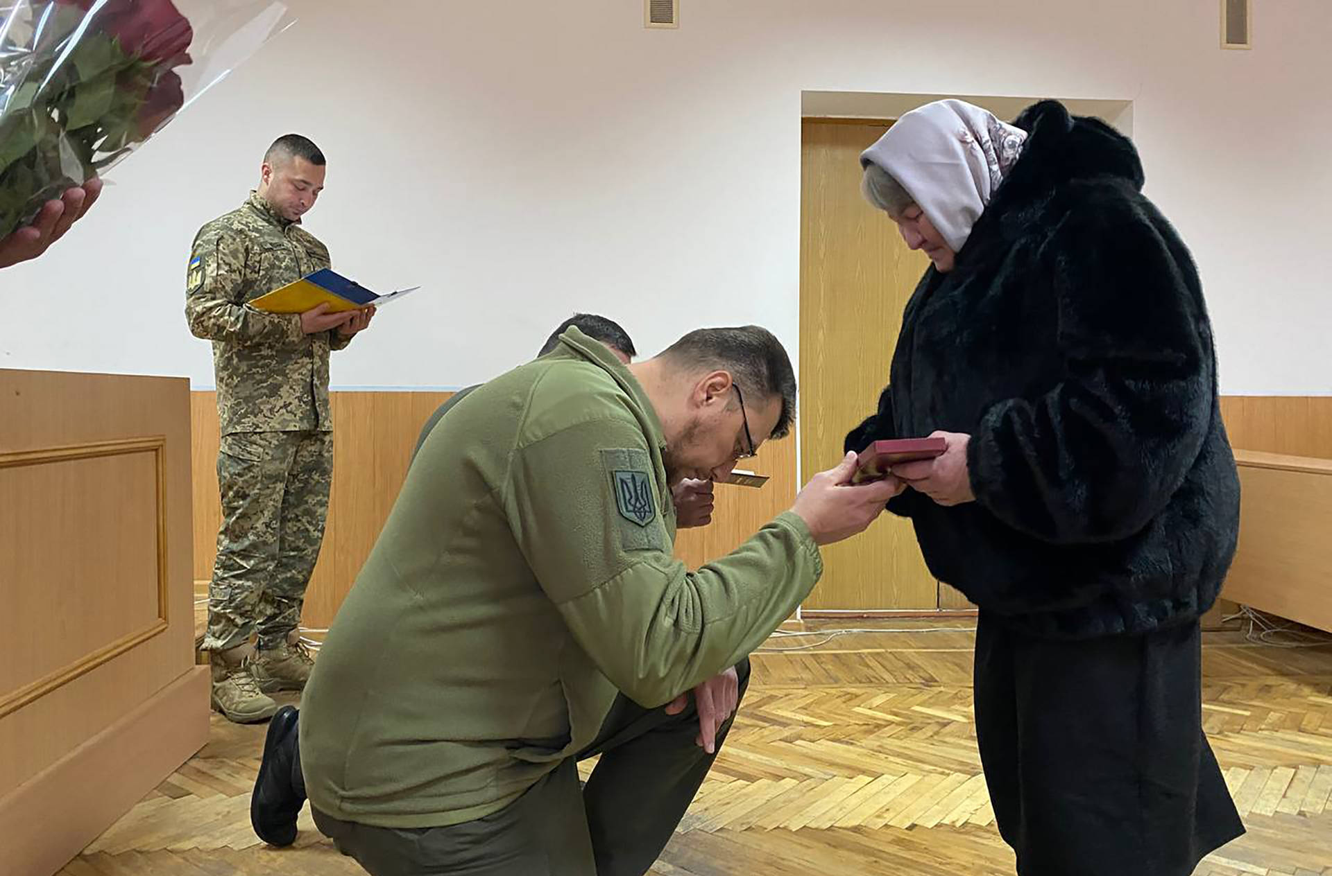У Хмільнику родинам полеглих за Україну захисників вручили ордени "За мужність" ІІІ ступеня