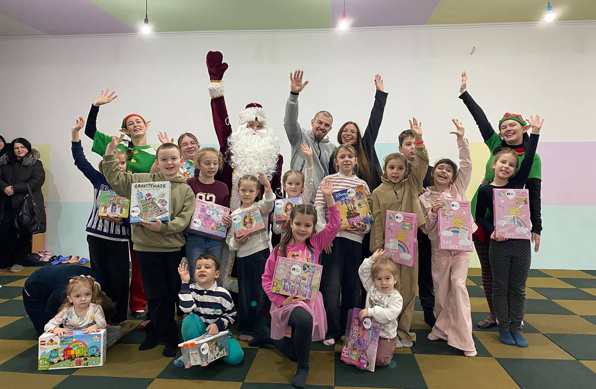 В Хмільнику ветеран Роман Кашпур  влаштував для дітей захисників свято