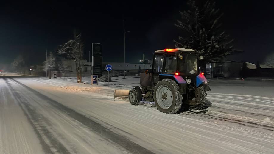 Через різке ускладнення погодних умов комунальні служби Хмільника працюють цілодобово