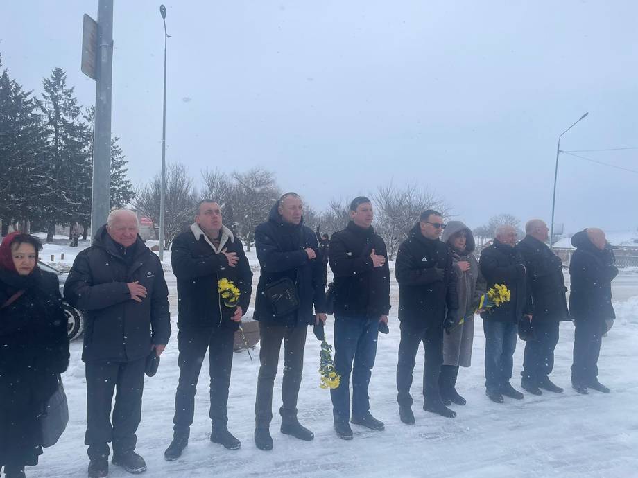 У День Єднання в Хмільнику поклали квіти до підніжжя Кобзаря