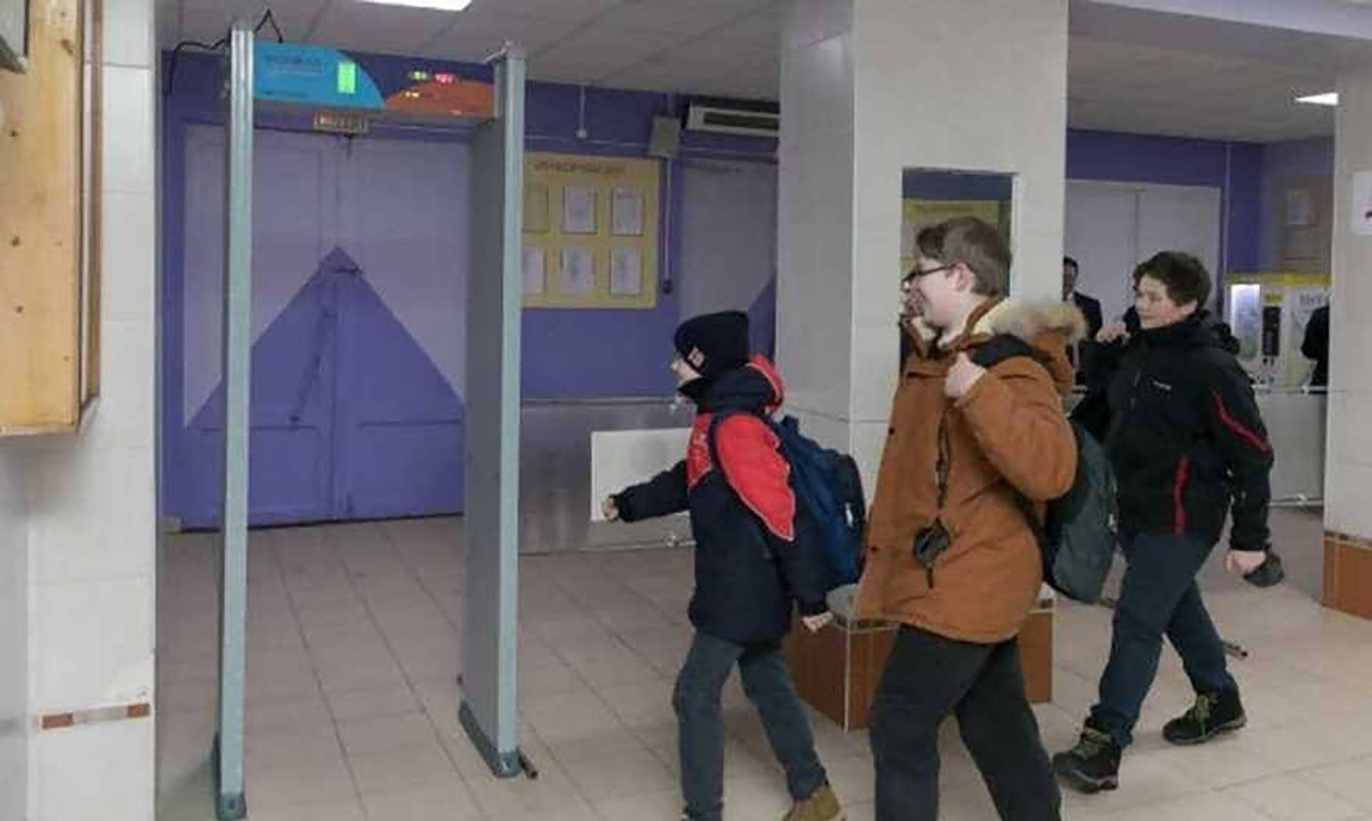 В українських школах встановлять камери і металодетектори, а на вході чатуватиме охорона