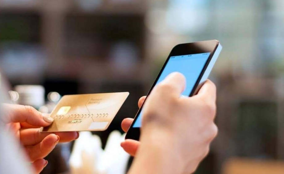 В Хмільницькому районі 18-річна дівчина викрала у свого знайомого велику суму грошей