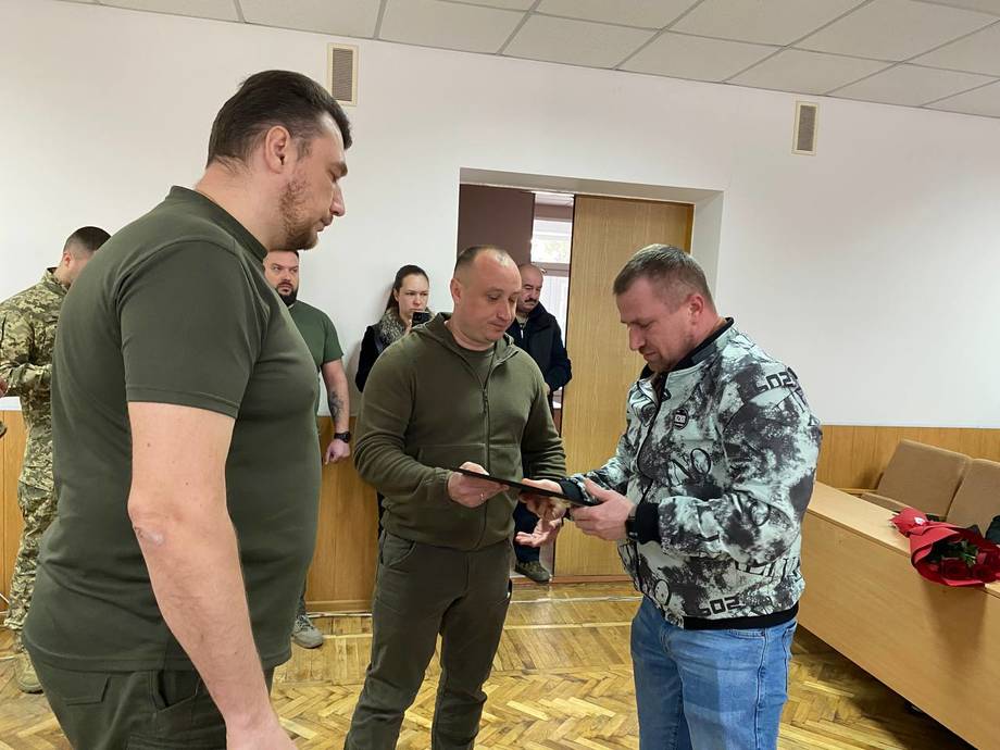 У Хмільницькому районі вручили державні нагороди Захисникам та родинам полеглих Героїв