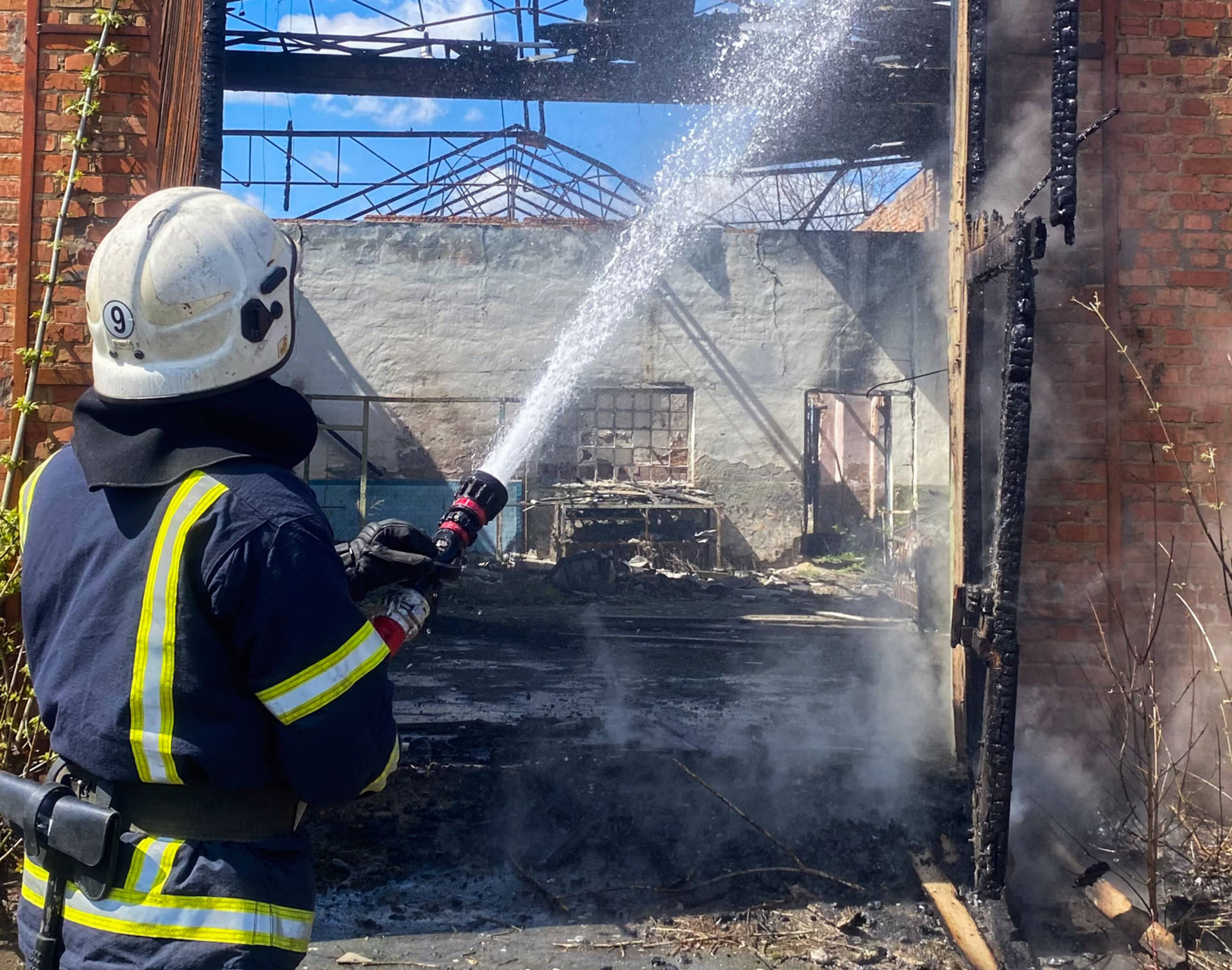 На недіючому складі в Хмільнику спалахнула пожежа