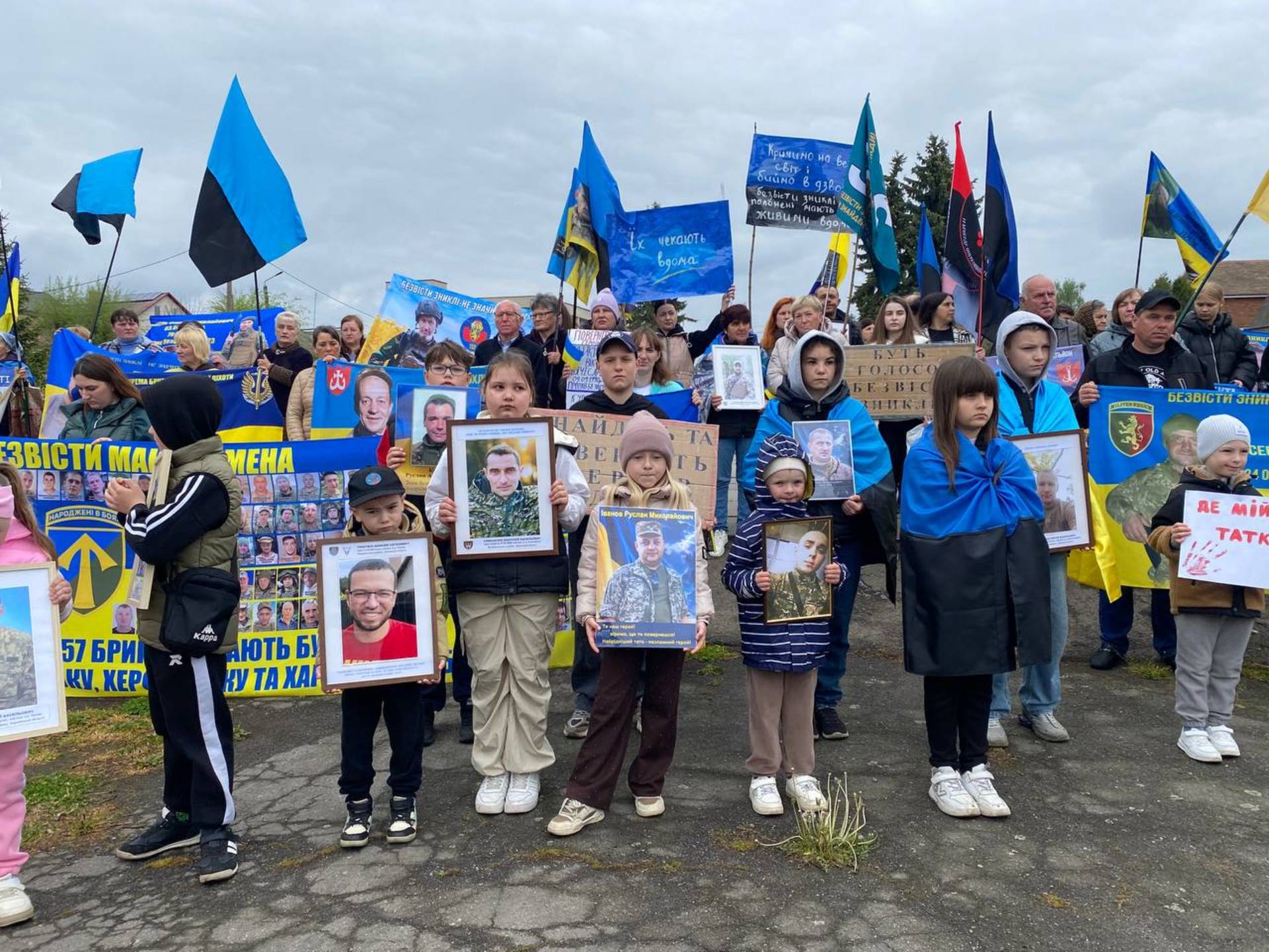 У Хмільнику відбулася мирна хода на підтримку безвісти зниклих та військовополонених захисників