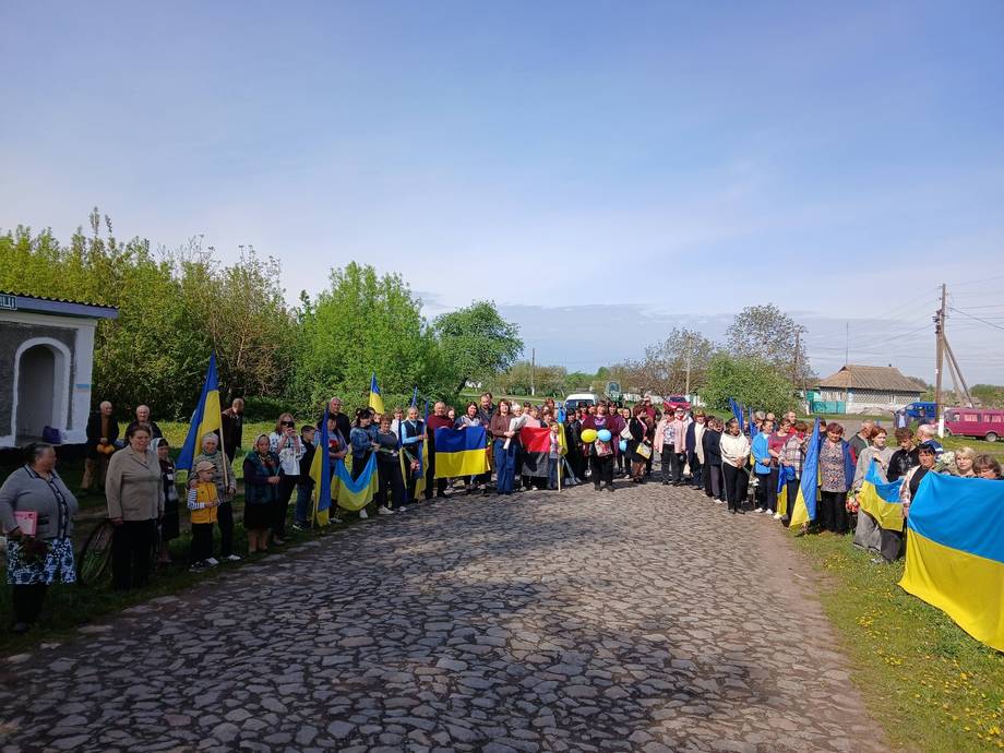 У Митинцях усім селом зустріли Захисника України Андрія Гендегу