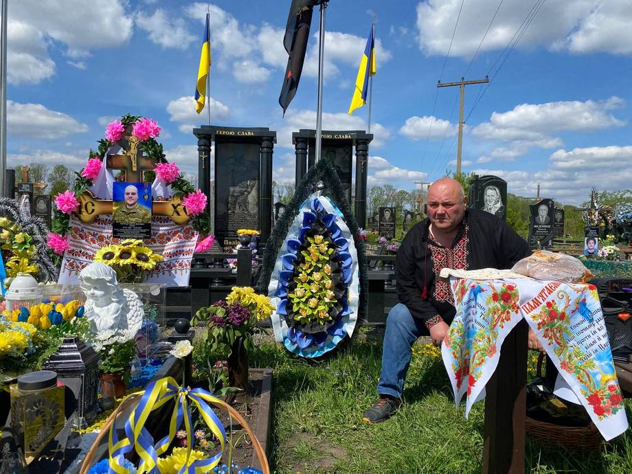 У Війтівцях з могили полеглого Героя викрали пам’ятну статуетку