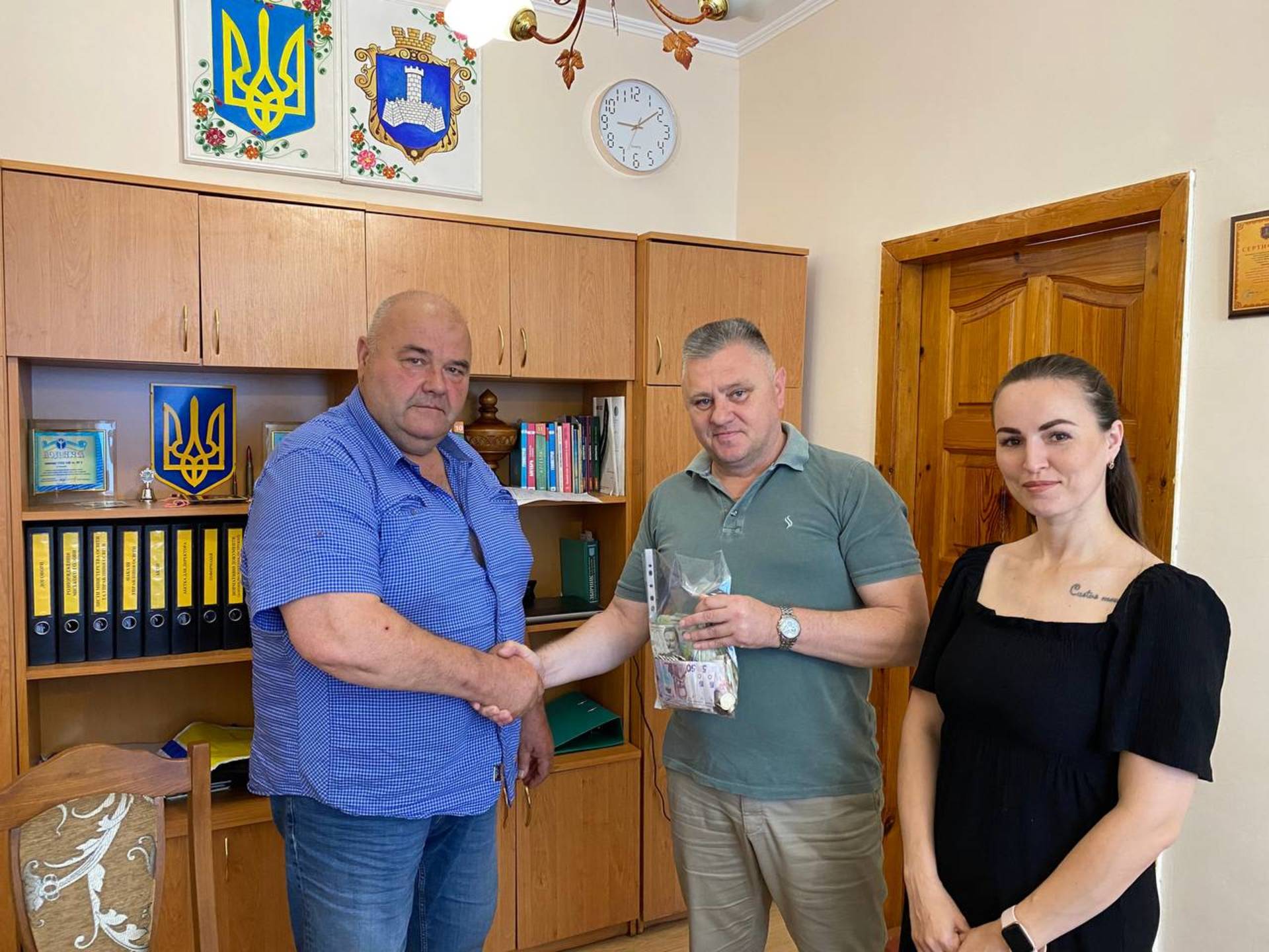 Учні першої школи Хмільника зібрали понад 26 тисяч гривень на автівку для військового
