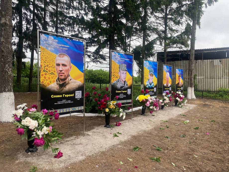У Білому Рукаві відкрили Алею Слави на честь полеглих захисників України