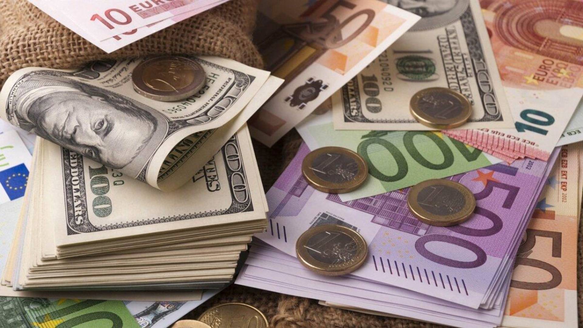 Чи варто чекати долар по 45 гривень і чому експерти не радять продавати євро