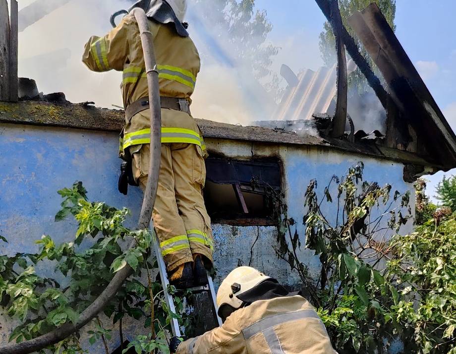 У селі Маркуші спалахнула пожежа господарської будівлі