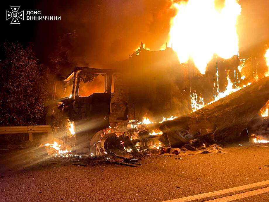 В Хмільницькому районі горіли будинок, закинута споруда та вантажівка