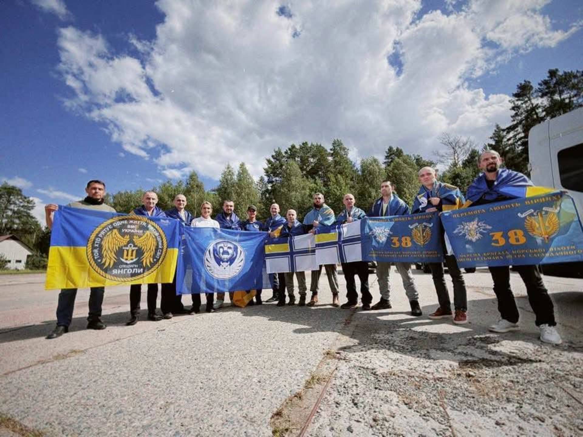 У День Незалежності України з полону повернулися 10 українських військових