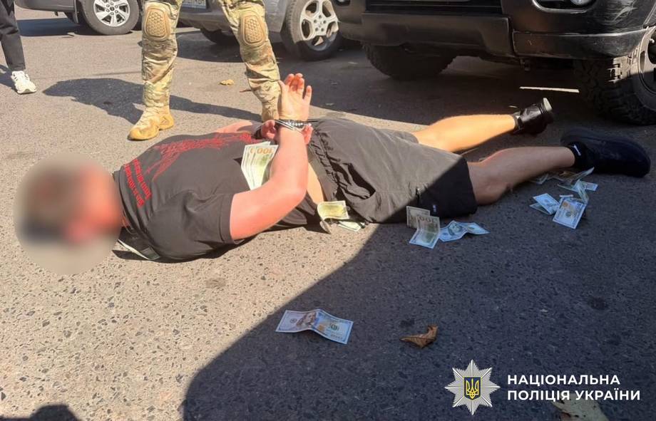 На Вінниччині правоохоронці затримали злочинців, причетних до торгівлі зброєю та наркотиками