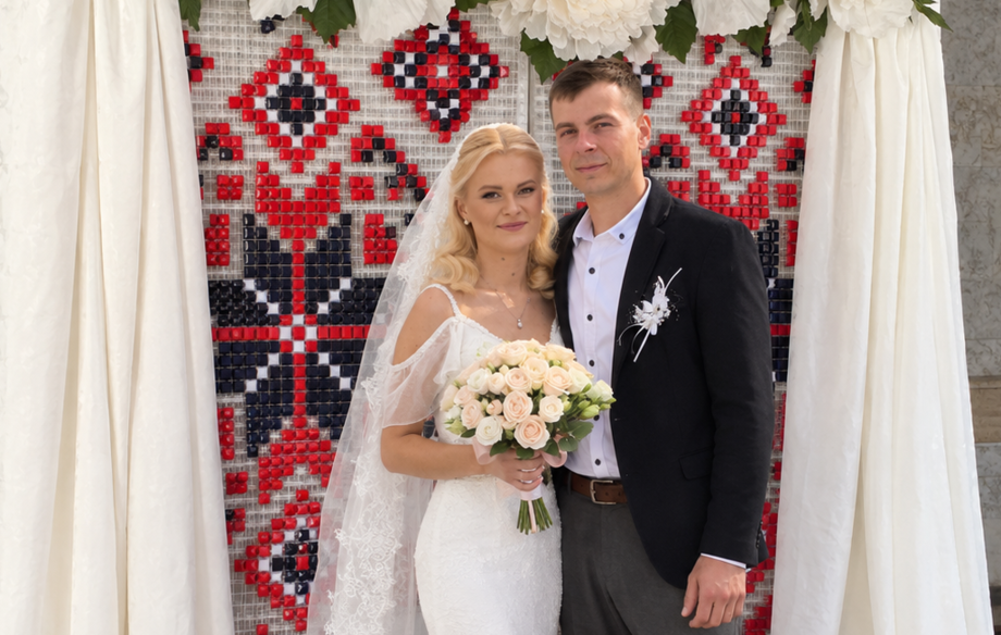 У Хмільницькому ЦНАПі зареєстрували перший урочистий шлюб